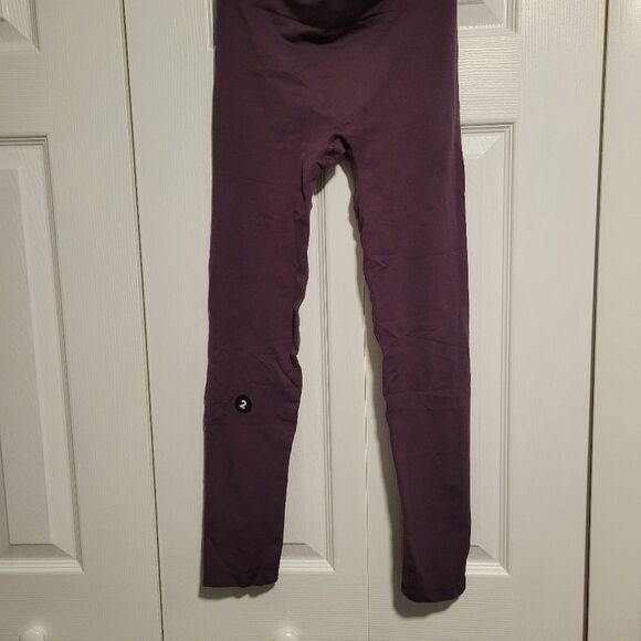 Title Nine Plum Purple Leggings Size Medium - Picture 5 of 5